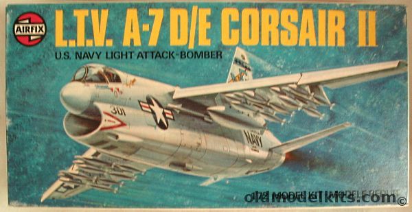 Airfix 1/72 LTV A-7D/E Corsair II Navy or US Air Force, 03016-4 plastic model kit